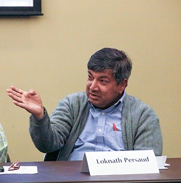 Mary Nurrenburn / Courier Loknath Persaud speaks at the academic senate meeting on Nov. 18.