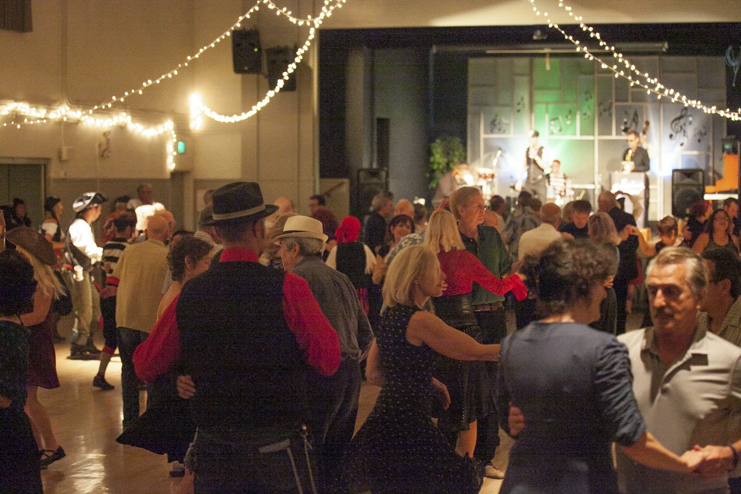 Katja Liebing/Courier The crowd dances to live music at the weekly dance night at the Pasadena Ballroom Association in Pasadena on Saturday, September 17, 2016.